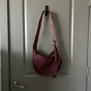 BAGGU | Medium Nylon Crescent Bag – Mahogany